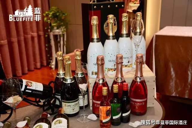 紅葡萄酒和白葡萄酒有什么區(qū)別?